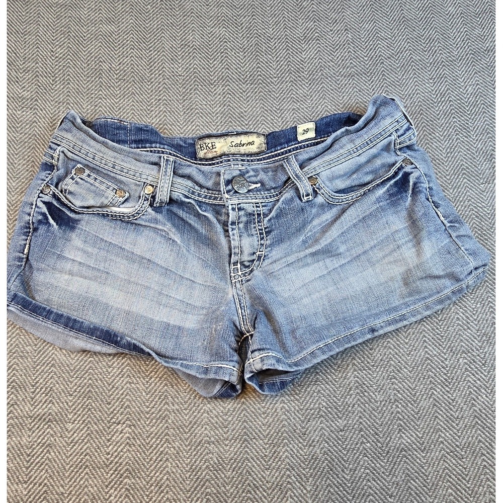 BKE Sabrina Denim Shorts Light Wash Low Rise Cuffed Size 29 BWX3173